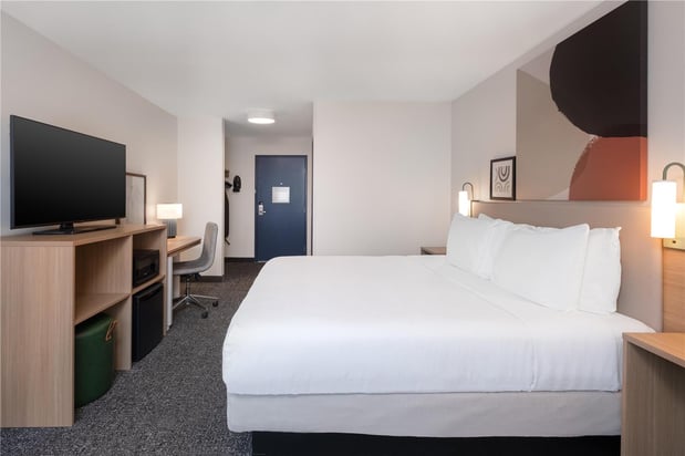 Images Spark by Hilton Springfield Eugene