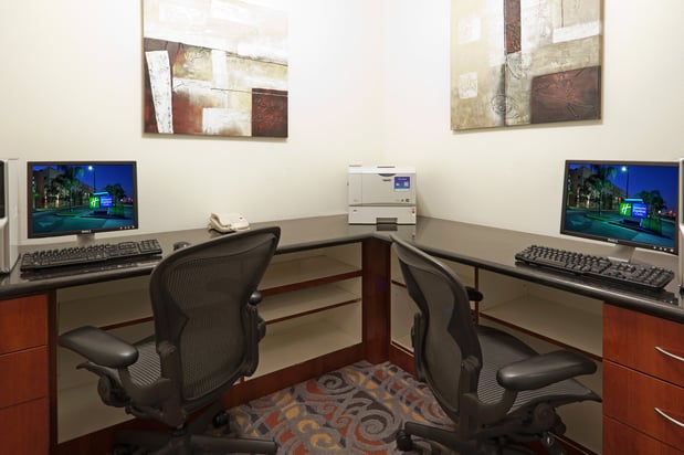 Images Holiday Inn Express & Suites Bakersfield Central by IHG
