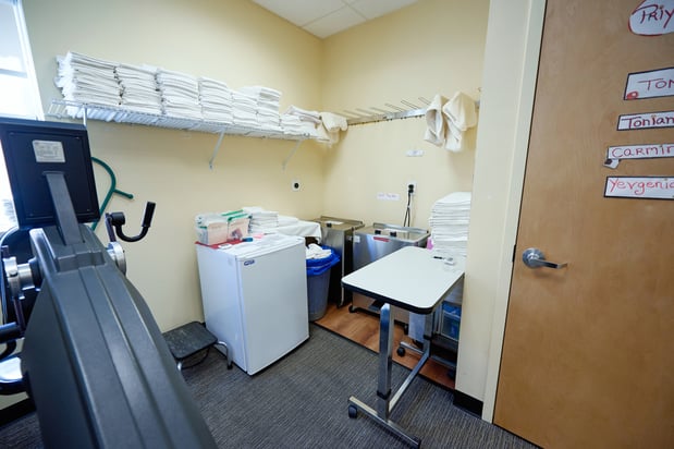 Images MOTION Sports Medicine - Franklin Square