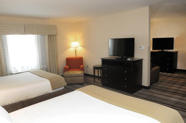 Images Holiday Inn Express & Suites Cambridge, an IHG Hotel