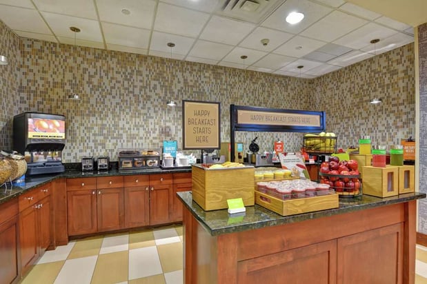 Images Hampton Inn & Suites Newark-Harrison-Riverwalk