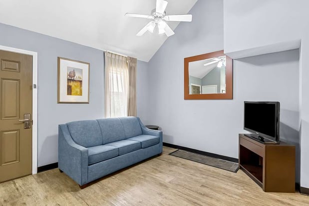 Images SureStay Studio by Best Western Pensacola
