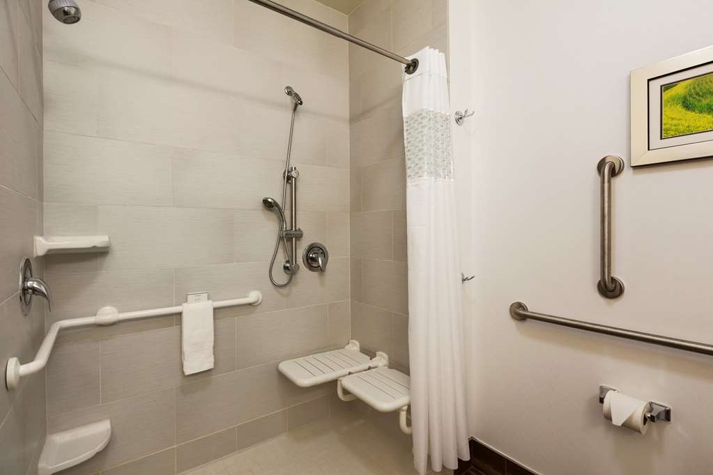 Guest room bath