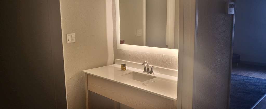 Oversized King Bathroom