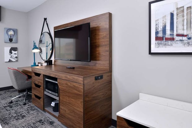 Images Hampton Inn & Suites Greensboro Downtown