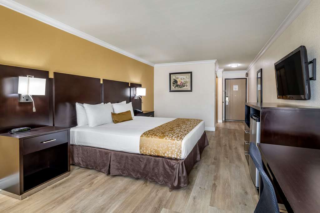 Mobile Accessible Guest room Best Western Plus South Bay Hotel Lawndale (310)973-0998
