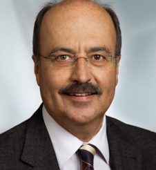 Dr. Wolfgang Hackenbuchner, Paris-Lodron-Straße 3a in Salzburg