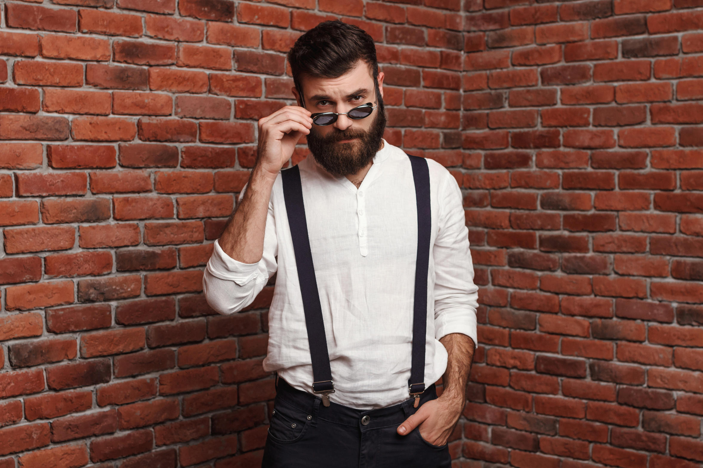 Handschuh am Neubau Gabriele Budweiser, Autohandschuhe, Hochzeitsschirme , FALKE Socken, Hosenträger Manufaktur, Regenschirme, Sonnenschirme UV Protektion, Doppler,  KNIRPS,  EMIL Trinkflasche, Paprcuts, CALEOS Holzschuhlöffel, Seidenhascherln, Selbstbind, Neubaugasse 44 in Wien