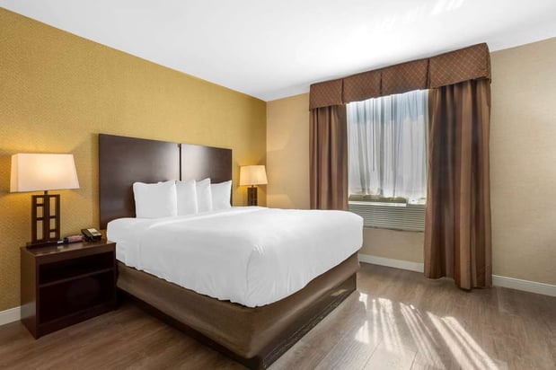 Images Best Western Plus Plaza Hotel