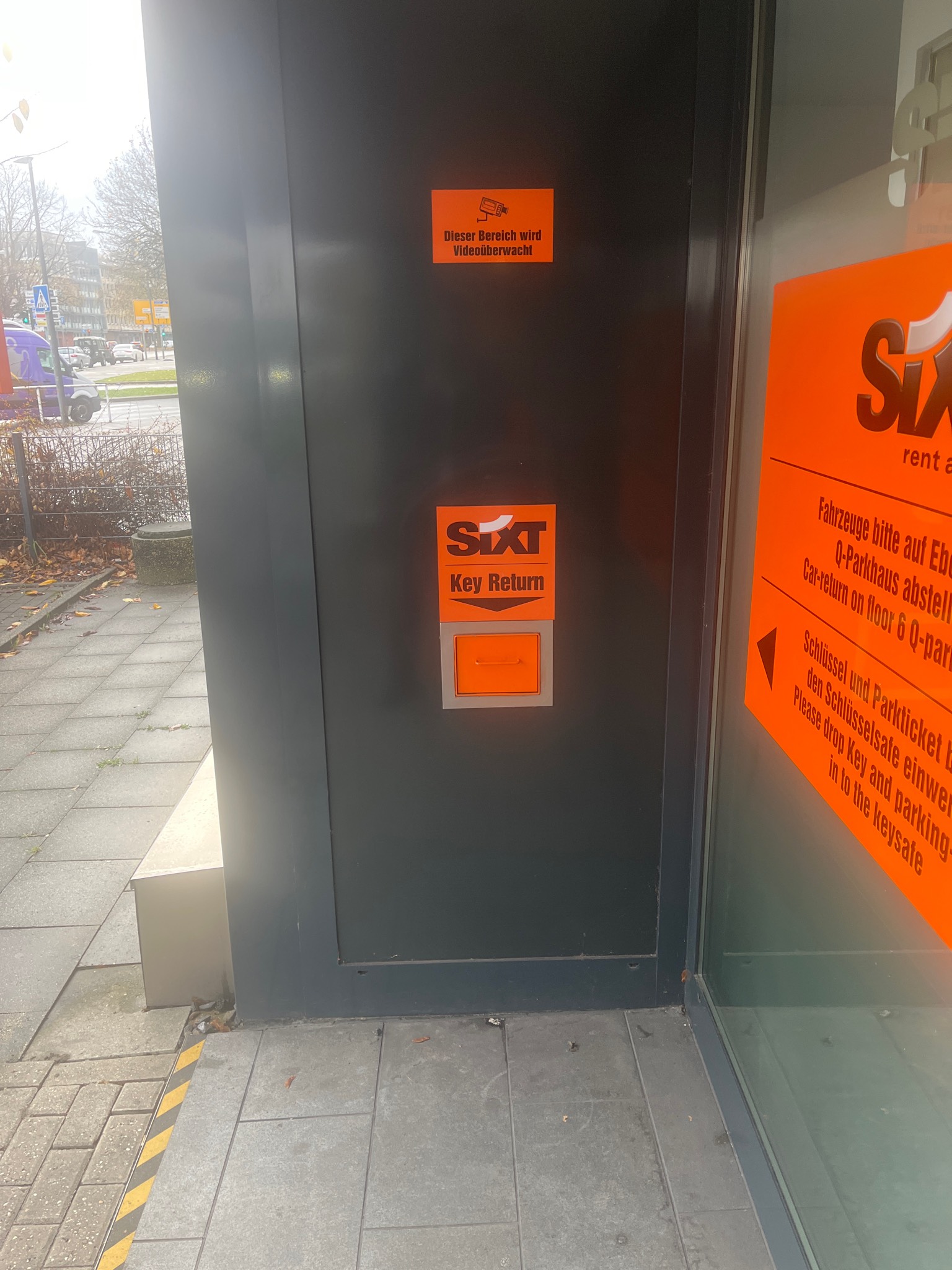 SIXT Auto- und Transportervermietung Essen Limbecker Platz, Ostfeldstr. 9 in Essen