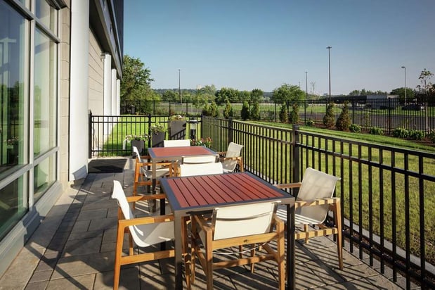 Images Hampton Inn & Suites Teaneck Glenpointe
