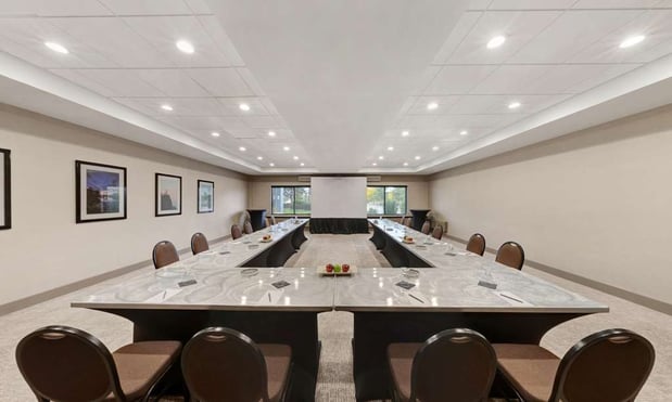 Images Embassy Suites by Hilton Milwaukee Brookfield