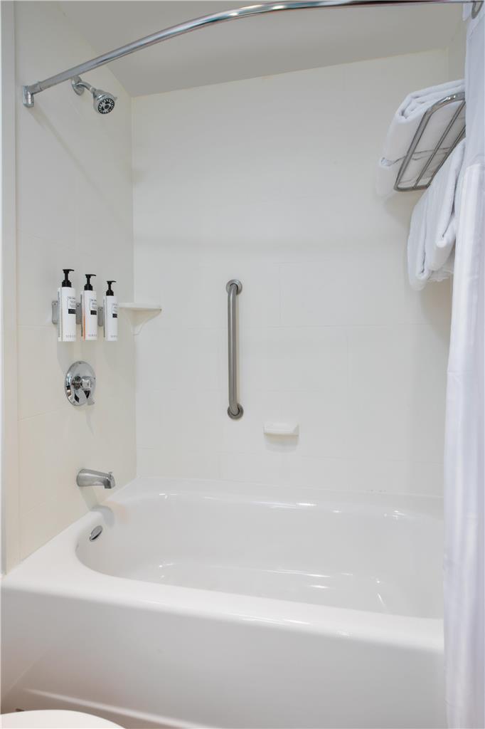 Guest room bath