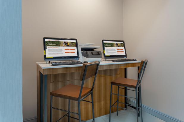 Images Holiday Inn Express LaGuardia Arpt by IHG