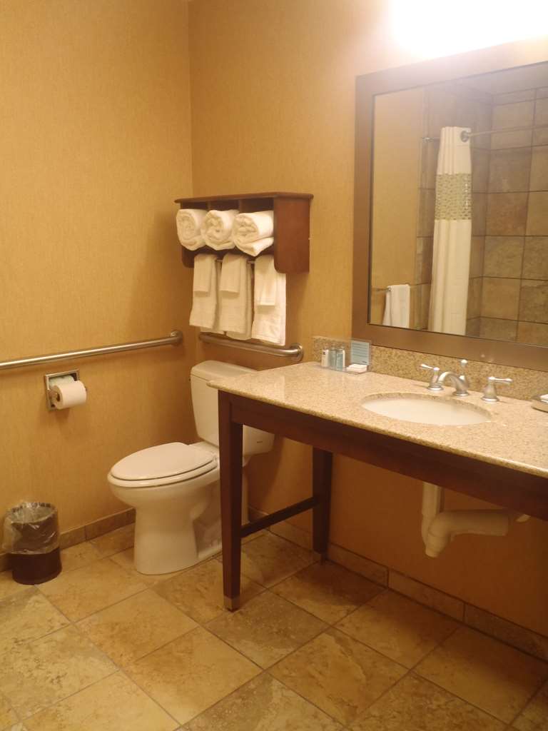 Guest room bath