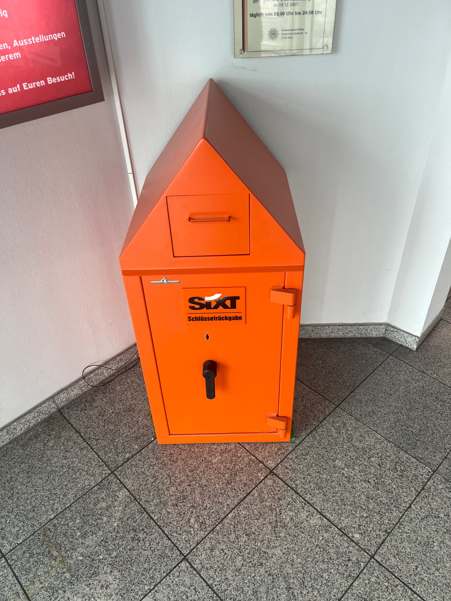 SIXT Autovermietung Weeze/Niederrhein Flughafen, Flughafen-Ring 1 in Weeze