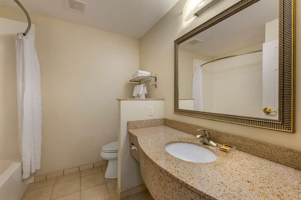 Double Queen Bathroom