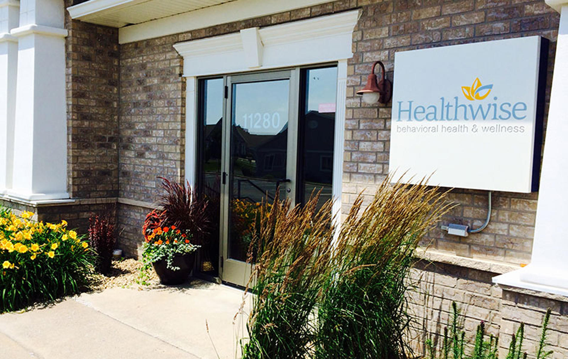 Healthwise Behavioral Health and Wellness Welcome Entrance Maple Grove, MN
