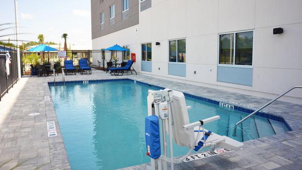 Images Holiday Inn Express & Suites Jacksonville W - I295 And I10, an IHG Hotel
