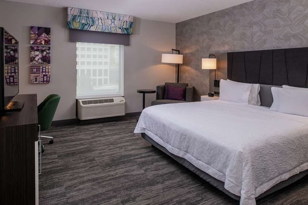 Images Hampton Inn & Suites Winston-Salem Downtown