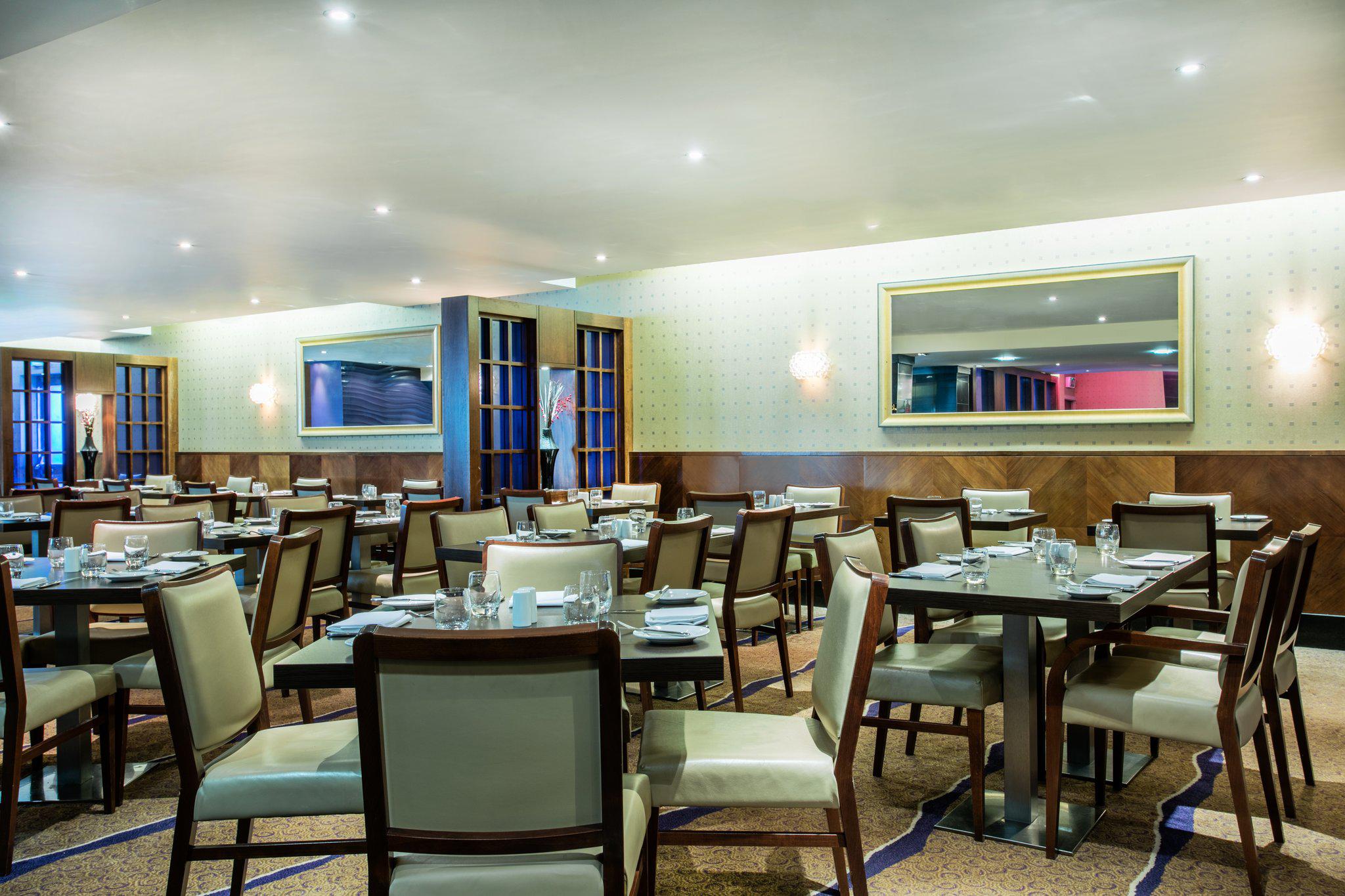 Crowne Plaza London - Ealing, an IHG Hotel London 020 8233 3200