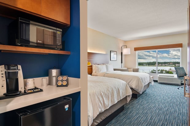 Images Holiday Inn Express & Suites Orlando - Lake Buena Vista by IHG