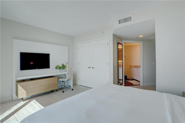 Images Beach House Fort Lauderdale, a Hilton Resort