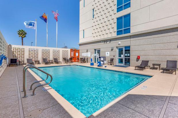 Images Holiday Inn Express & Suites Phoenix Dwtn - State Capitol by IHG