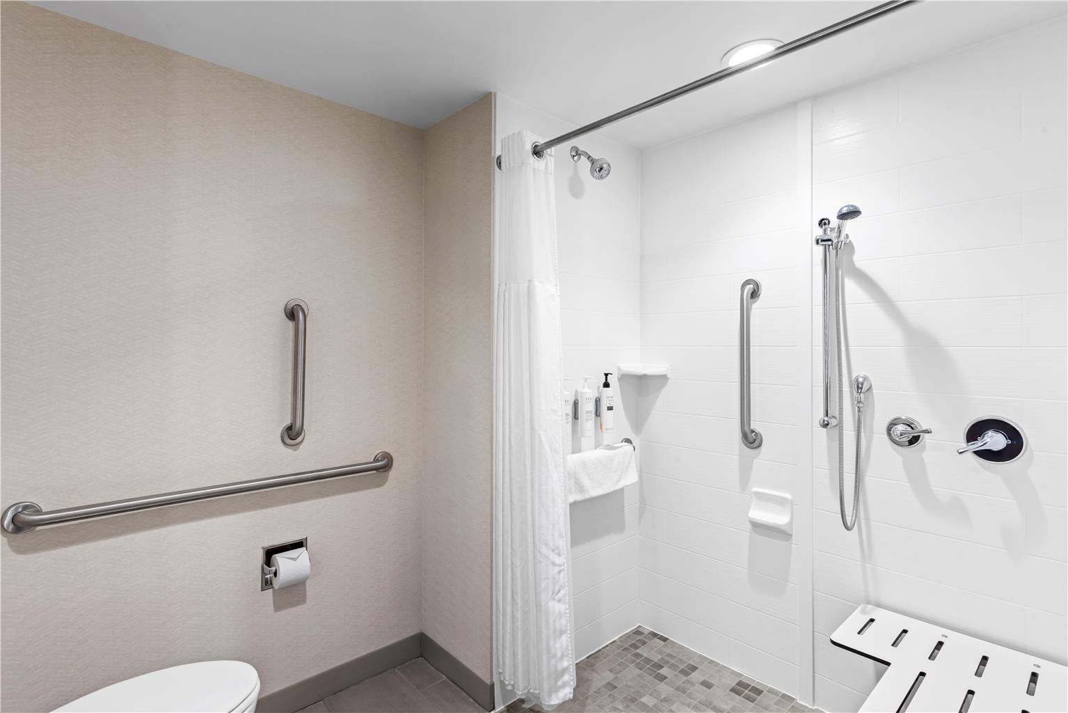 Guest room bath
