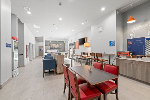 Images Holiday Inn Express & Suites Bronx - Zoo Area by IHG