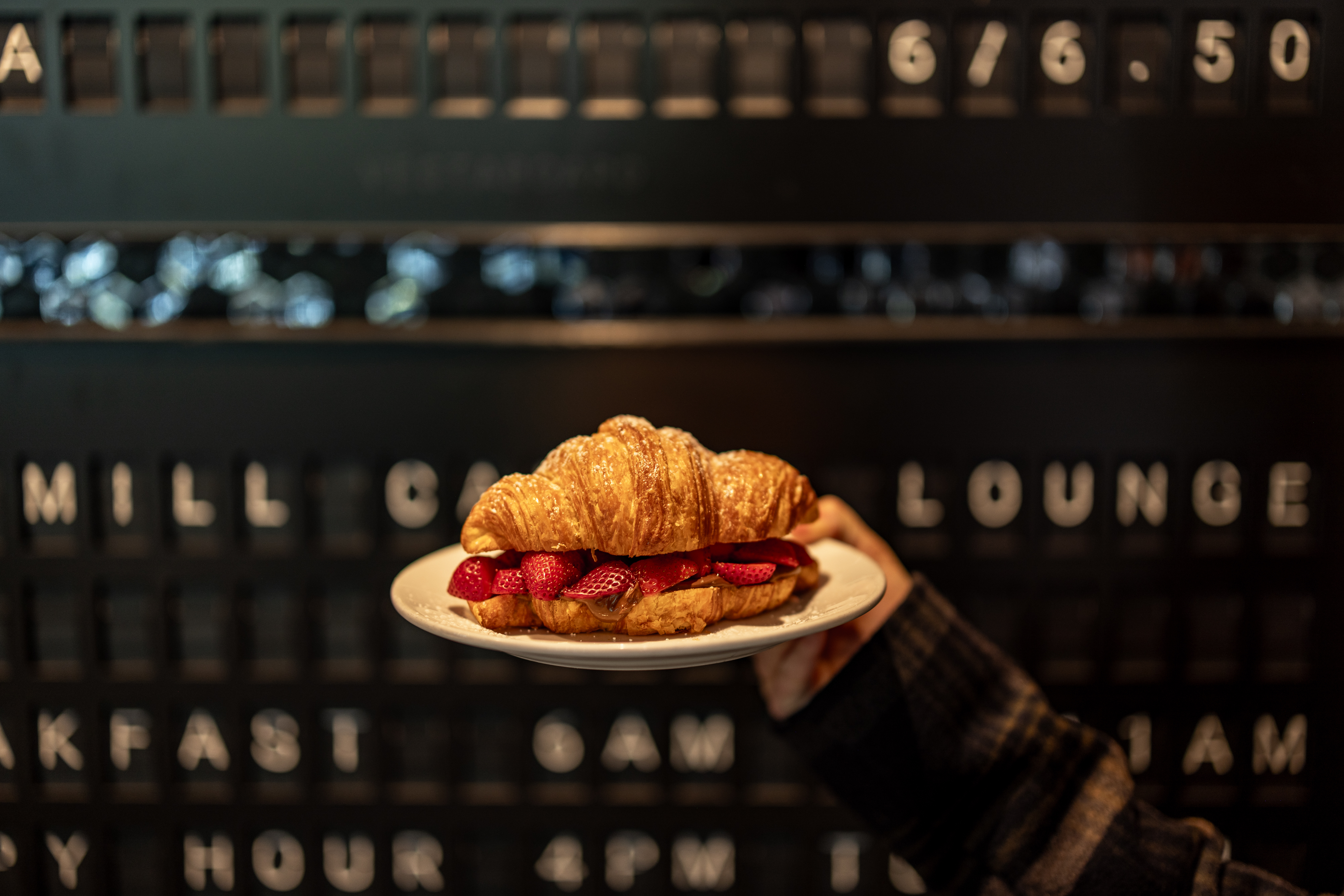 The Mill Cafe &amp; Lounge Logo