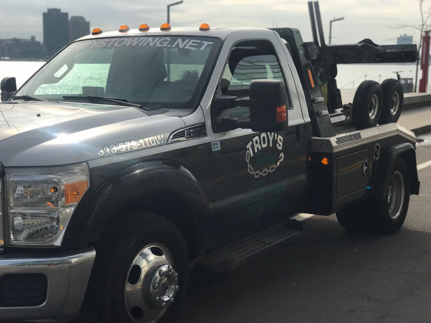 Images Troy's Towing