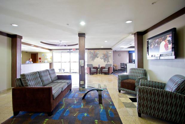 Images Holiday Inn Express & Suites Bastrop, an IHG Hotel