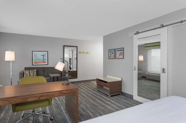 Images Hampton Inn & Suites Lincoln Northeast I-80