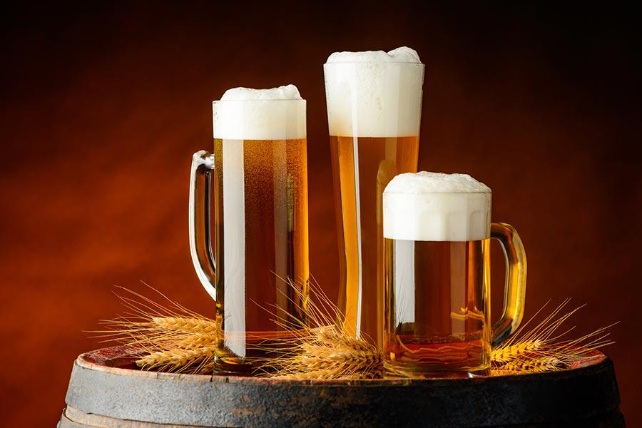 Getränke
Unsere 450 qm große Getränkeabteilung ist so Premium wie unser Bier. Barre-Bräu und würziges Herforder sind feinherbe Heimatliebe in flüssiger Form.