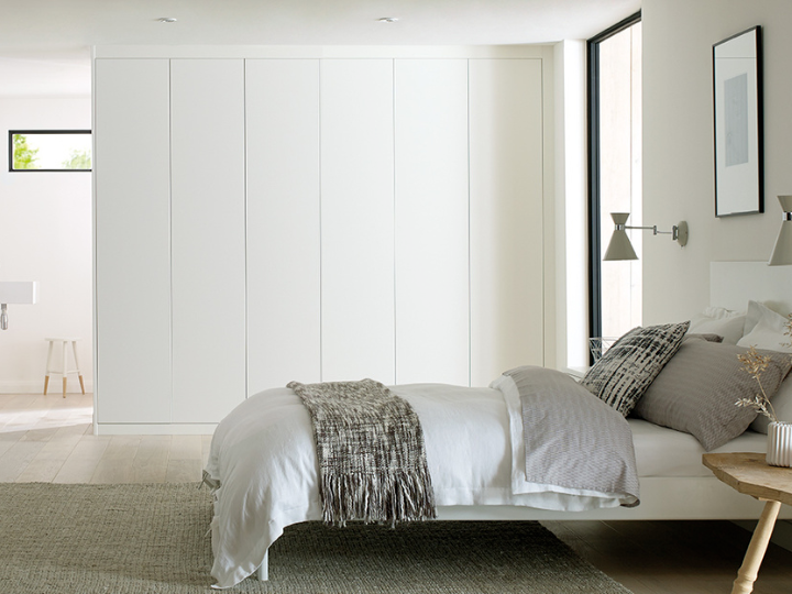 Manhattan Fitted Wardrobes in White Sharps Fitted Furniture Croydon Croydon 020 8686 0778