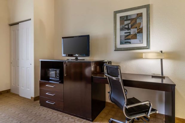 Images Best Western Plus Lytle Inn & Suites