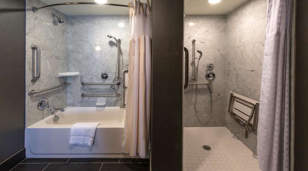 Guest room bath