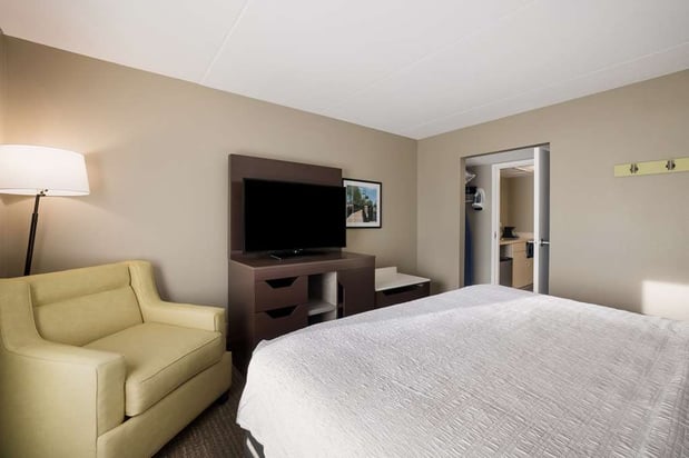 Images Hampton Inn McHenry
