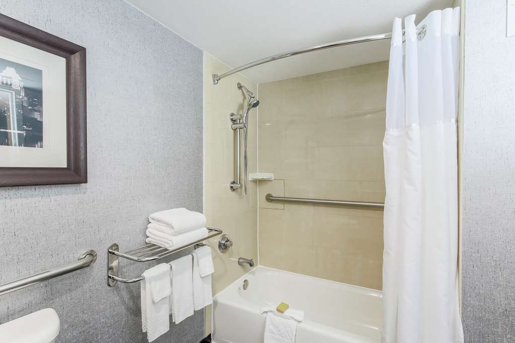 Guest room bath