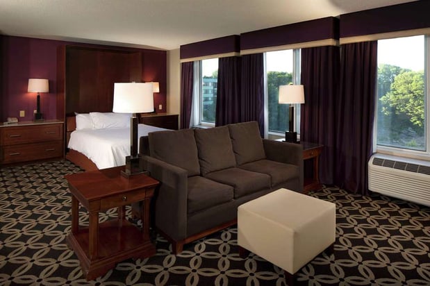 Images Hilton Garden Inn Auburn Riverwatch