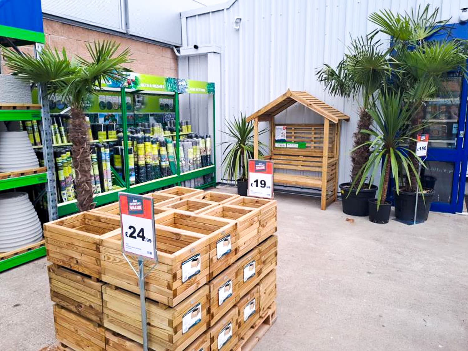Images B&M Home Store with Garden Centre