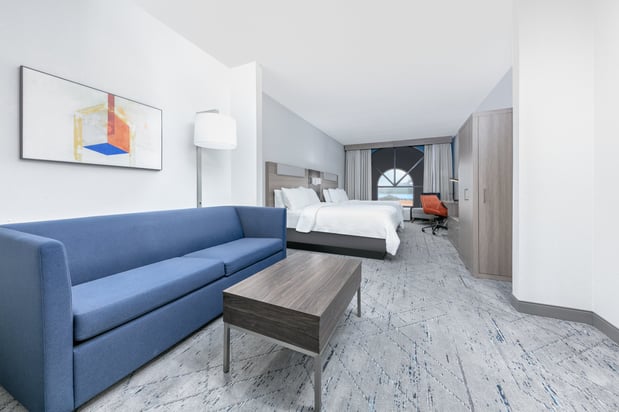 Images Holiday Inn Express & Suites Winnie by IHG