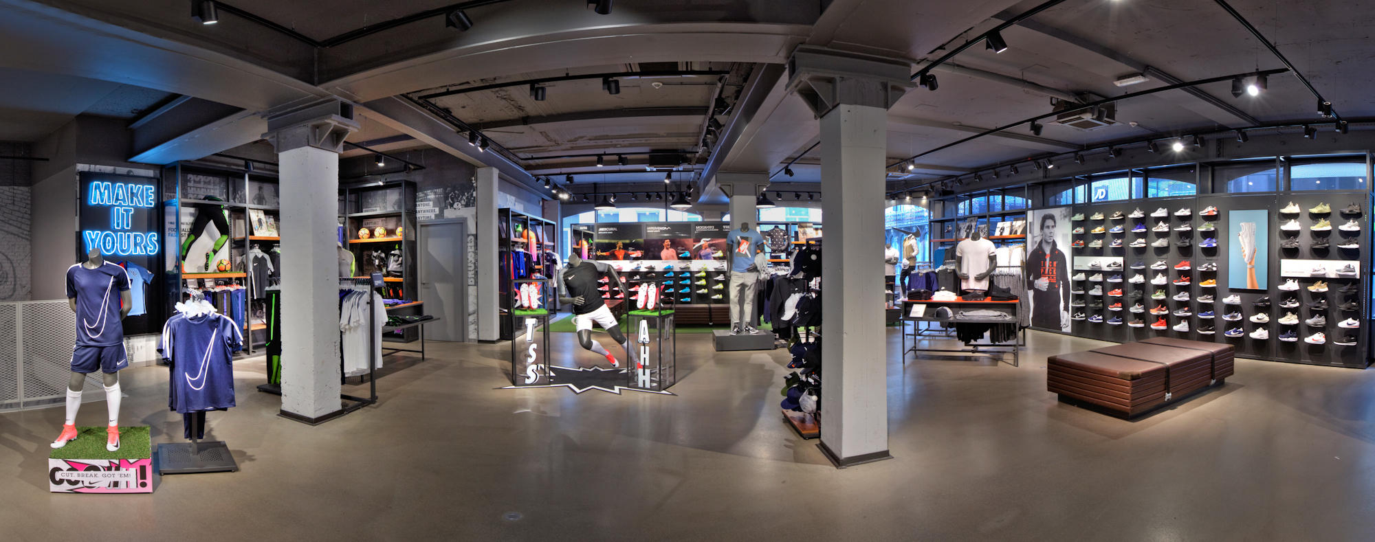 Nike Brussels - Sports Et Loisirs: Articles Et Vêtements (Détail Et Accessoires) à Brussel (adresse, horaires, TÉL: 022179...) - Infobel