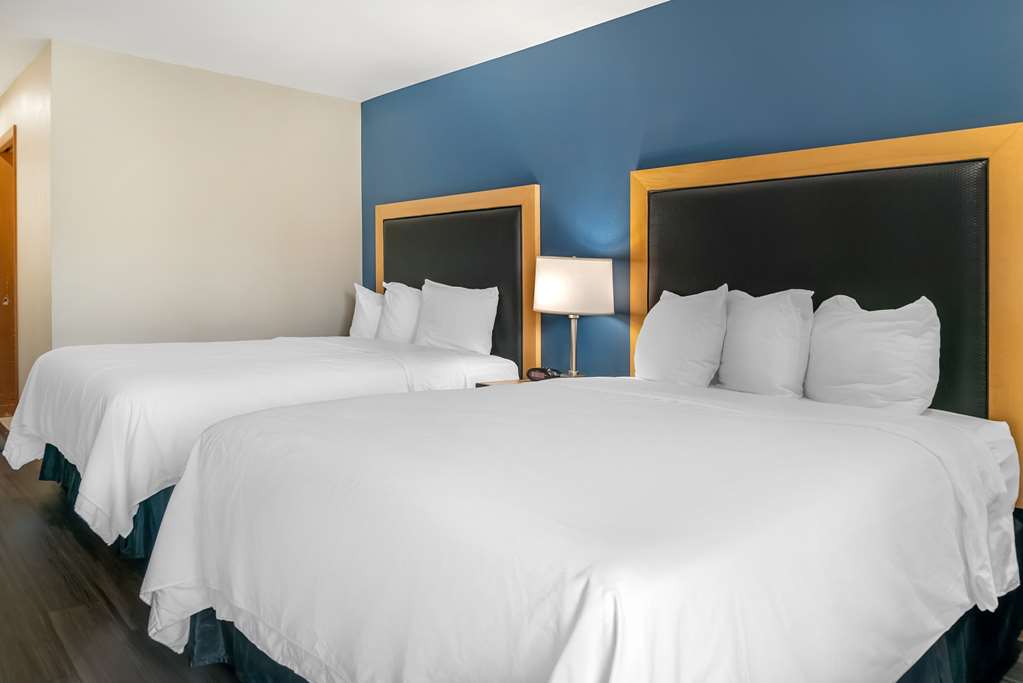 2 Queen Bed Room