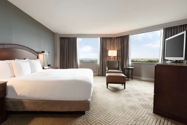 Images Hilton East Brunswick Hotel & Executive Meeting Center