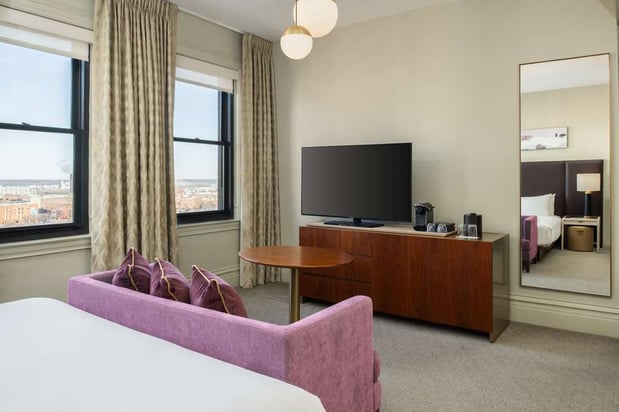 Images Hotel Savoy Kansas City, Tapestry Collection by Hilton