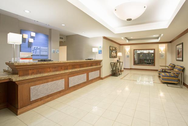 Images Holiday Inn Express & Suites Concordia Us81, an IHG Hotel