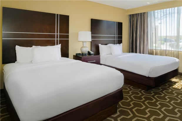 Images Embassy Suites by Hilton St. Louis Airport