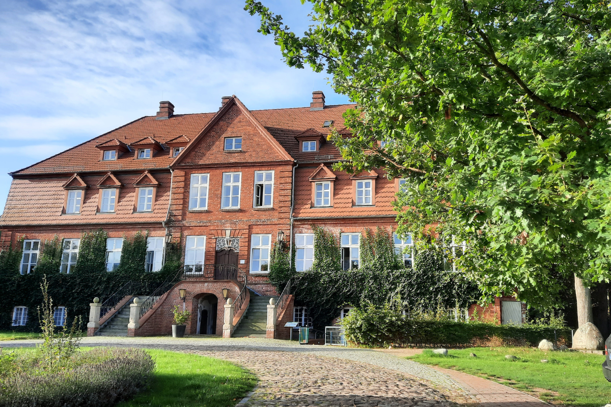 CURATA Seniorenheim am Park, Lindenallee 36 in Alt-Schwerin